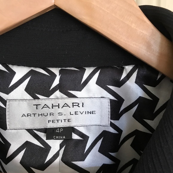 Tahari Arthur S Levine Black Blazer Sz 4P - Picture 2 of 6